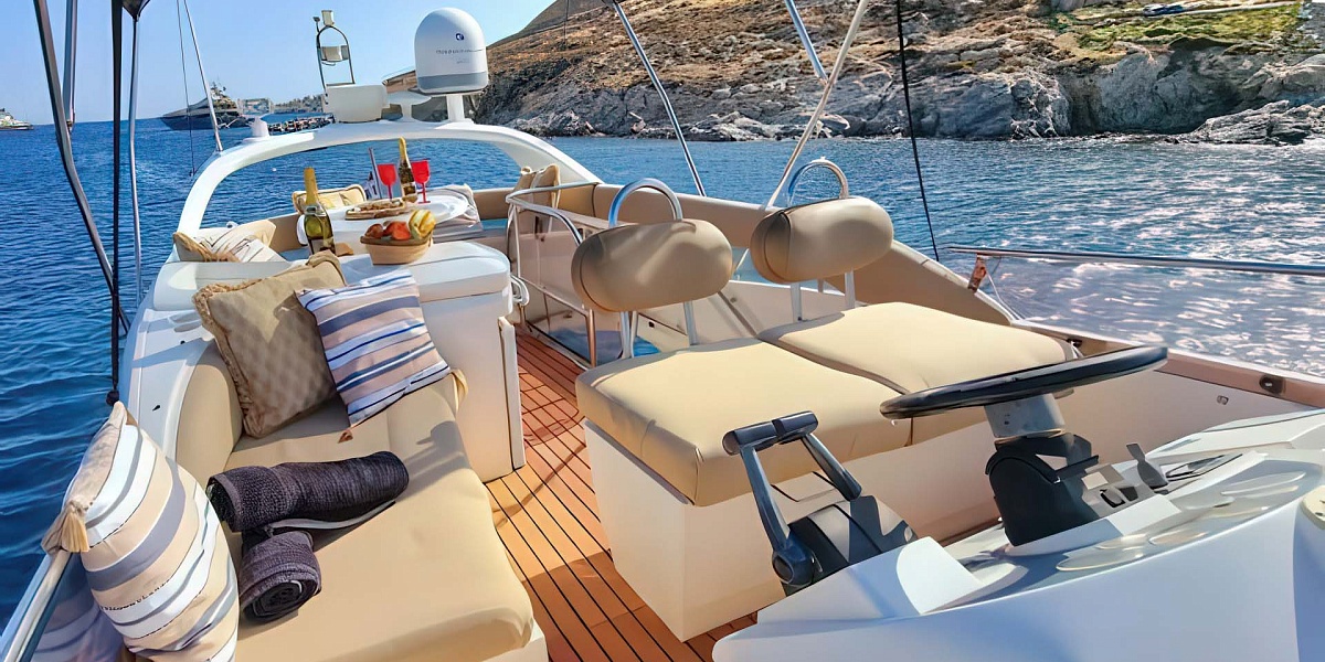 Аренда яхты Fairline Phantom 43 на Миконосе